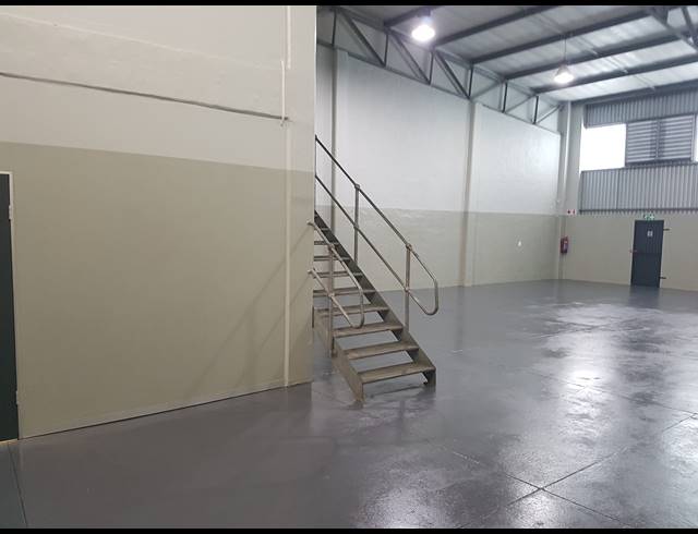 300M² WAREHOUSE RENTED IN BRIARDENE